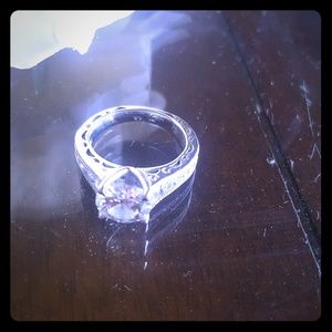 14K white gold Vintage style ring w/12 diamonds